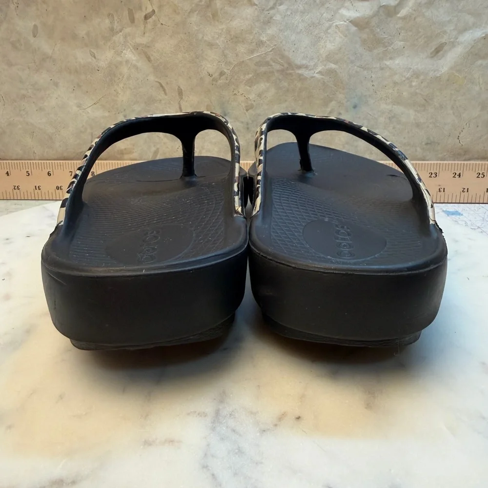 OOFOS Women's size 10 Leopard Sandals - Picture 5 of 6